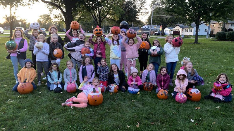 Illini Princesses and Bears Guides team up for a pumpkin decorating party